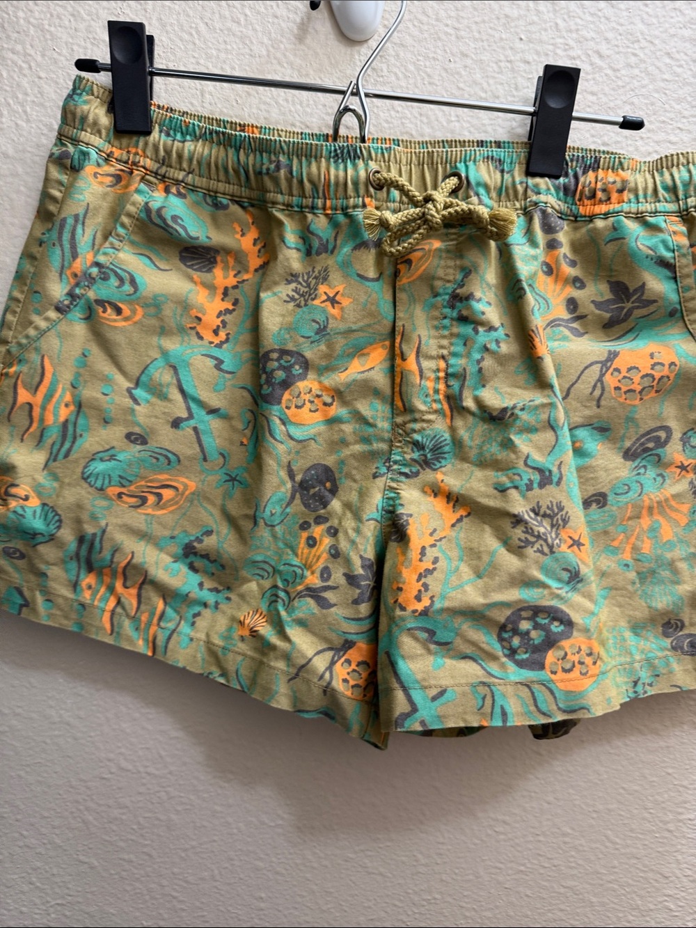 Toad&Co Women's Tan Shorts with Green and Orange Ocean Print - Picture 1 of 8